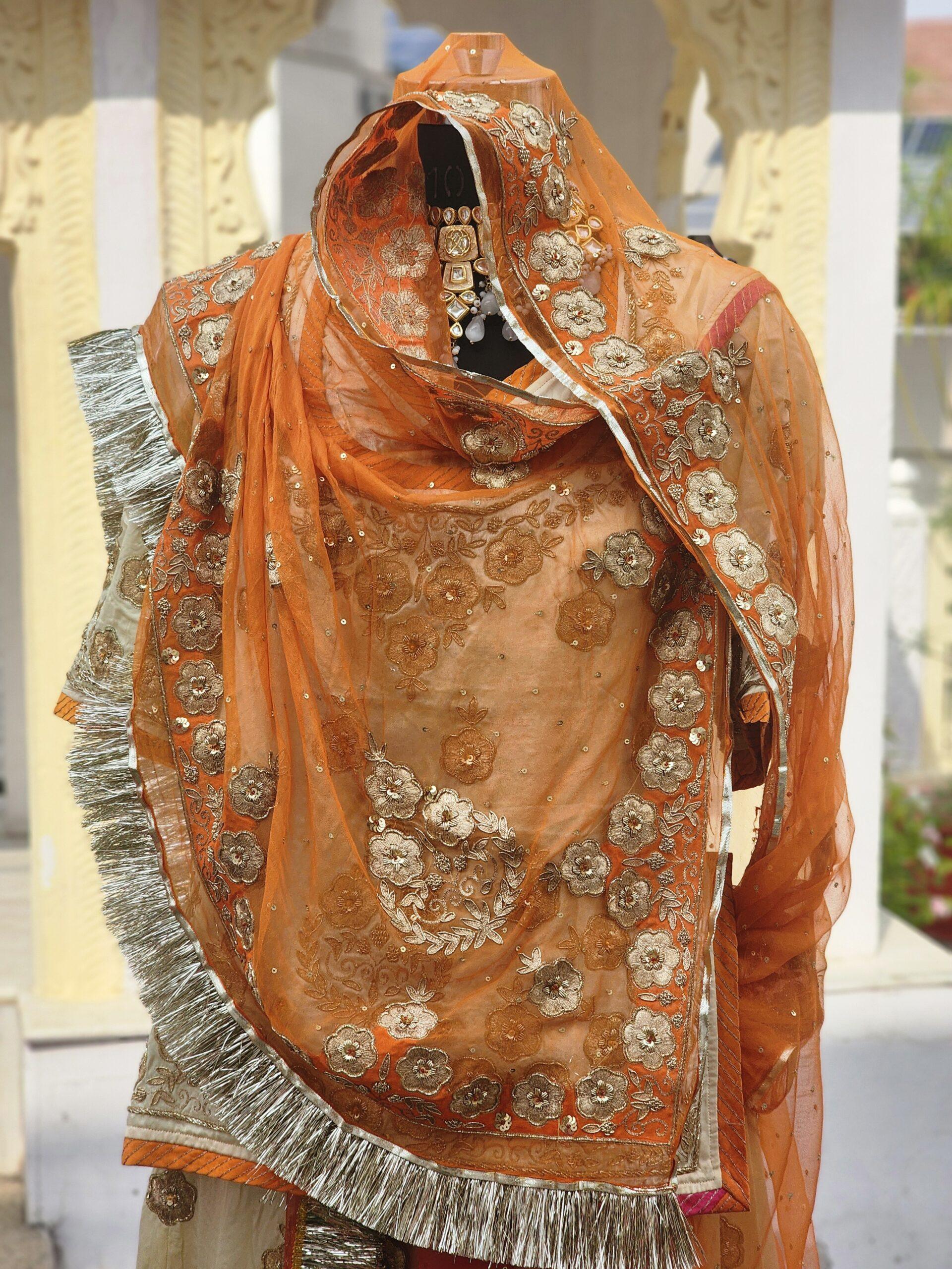 Off-white Jharoka poshak - Image 3